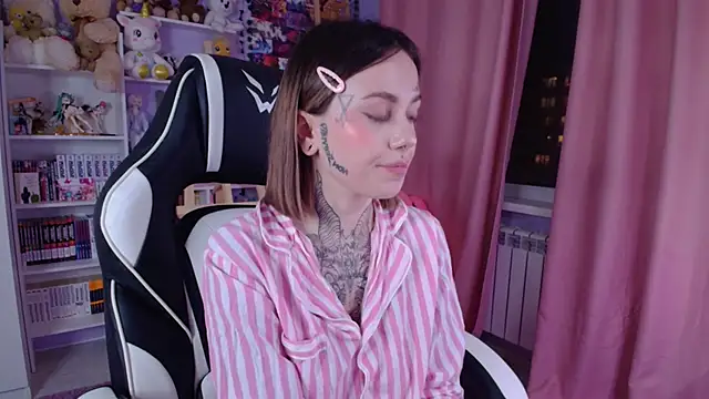 Snapshot of Catharsisi chatting on 02/21/25, 04:59 Catharsisi online show from 02/21/25, 04:59