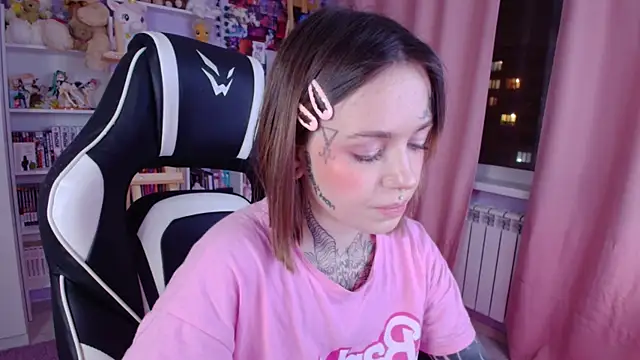 Snapshot of Catharsisi chatting on 03/05/25, 04:46 Catharsisi online show from 03/05/25, 04:46