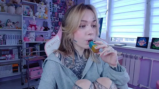 Snapshot of Catharsisi chatting on 10/05/25, 01:42 Catharsisi online show from 10/05/25, 01:42