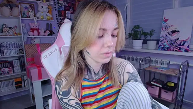 Snapshot of Catharsisi chatting on 11/02/25, 02:30 Catharsisi online show from 11/02/25, 02:30