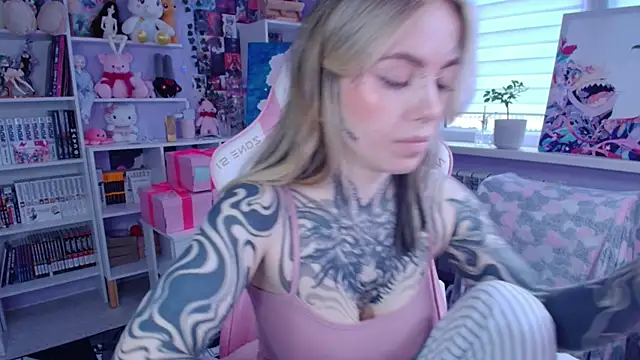 Snapshot of Catharsisi chatting on 11/12/25, 12:49 Catharsisi online show from 11/12/25, 12:49