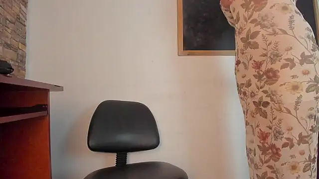 Miiss eva online show from 11/04/25, 11:31