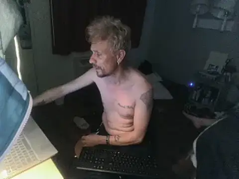 Snapshot of AQuickPhyx chatting on 02/20/25, 01:30 AQuickPhyx online show from 02/20/25, 01:30