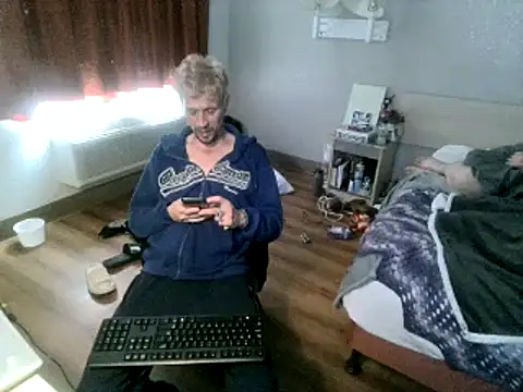 Snapshot of AQuickPhyx chatting on 02/20/25, 04:36 AQuickPhyx online show from 02/20/25, 04:36