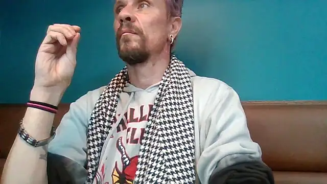 Snapshot of AQuickPhyx chatting on 03/14/25, 11:32 AQuickPhyx online show from 03/14/25, 11:32