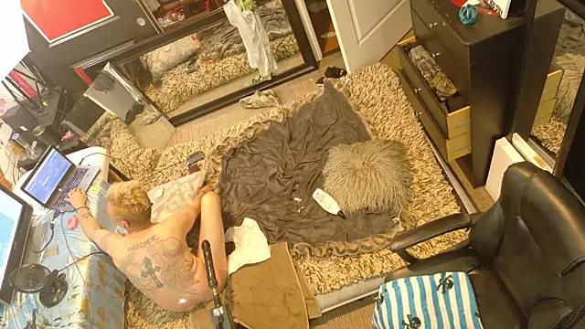 Snapshot of AQuickPhyx chatting on 03/16/26, 11:53 AQuickPhyx online show from 03/16/26, 11:53