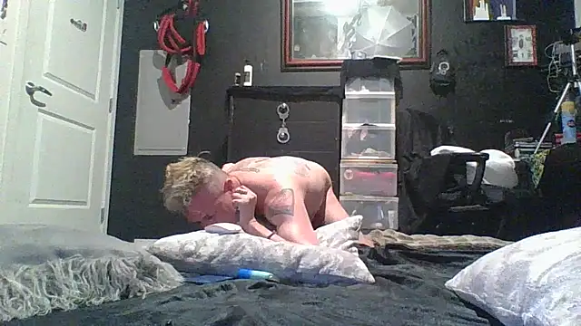 Snapshot of AQuickPhyx chatting on 04/18/26, 06:39 AQuickPhyx online show from 04/18/26, 06:39