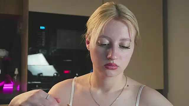 milasmiu online show from 03/15/25, 05:04