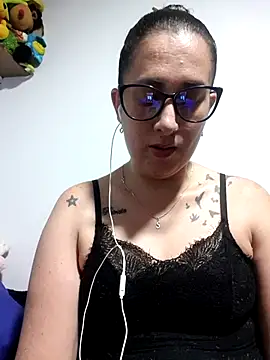 CHARLOTTE 1711 online show from 10/28/25, 04:05