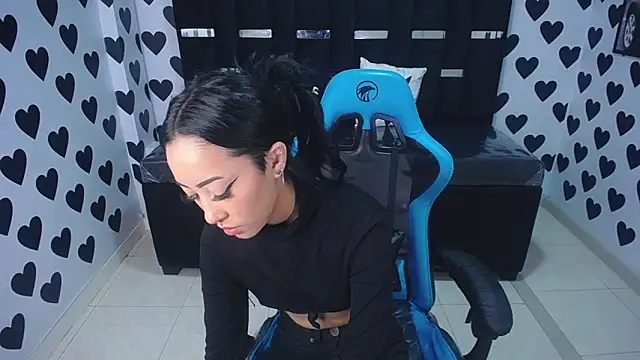 victoria ricci a online show from 02/06/25, 04:36