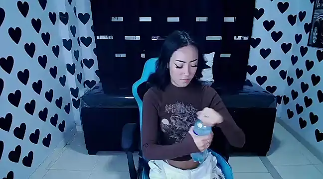 victoria ricci a online show from 02/18/25, 04:37