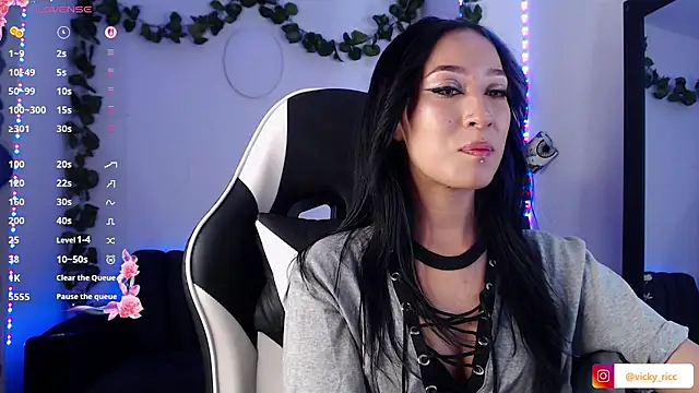 victoria ricci a online show from 10/11/25, 12:43