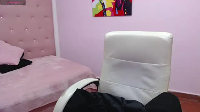 Snapshot of candyre chatting on 02/20/25, 03:30 candyre online show from 02/20/25, 03:30