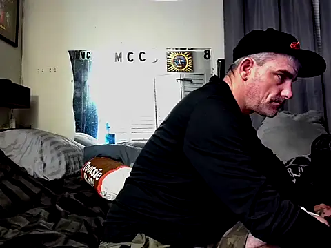 Snapshot of 1badfucka chatting on 03/01/25, 05:52 1badfucka online show from 03/01/25, 05:52