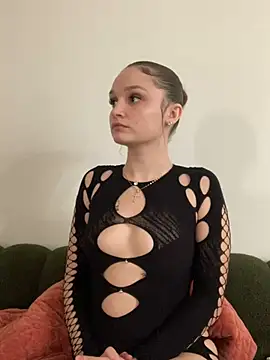 Snapshot of leasnow chatting on 01/15/25, 02:27 leasnow online show from 01/15/25, 02:27