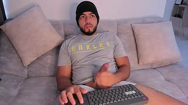 arturguy00 online show from 02/07/25, 04:35