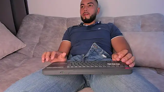 arturguy00 online show from 02/08/25, 11:34