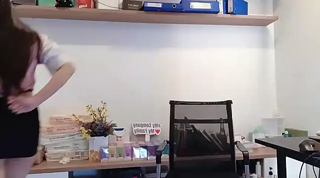 Snapshot of Lush-Office chatting on 02/19/25, 11:46 Lush-Office online show from 02/19/25, 11:46