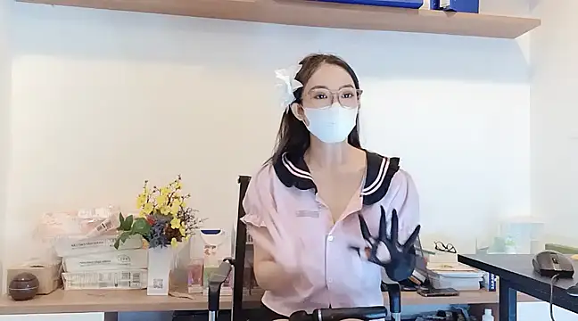 Snapshot of Lush-Office chatting on 03/02/25, 11:29 Lush-Office online show from 03/02/25, 11:29