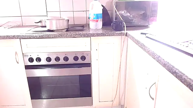 omalicha98 online show from 10/17/25, 06:38