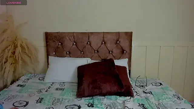 Natashawool1 online show from 02/19/25, 04:22