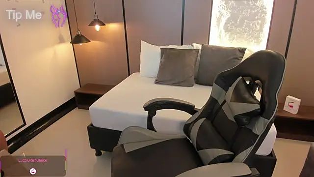 lilly ass  online show from 10/09/25, 12:25