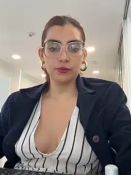 Snapshot of MartinaSooler chatting on 02/14/25, 03:58 MartinaSooler online show from 02/14/25, 03:58