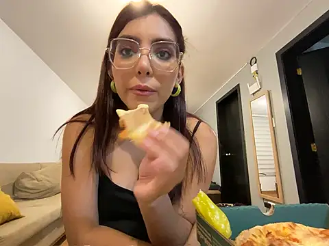 Snapshot of MartinaSooler chatting on 02/22/25, 03:12 MartinaSooler online show from 02/22/25, 03:12