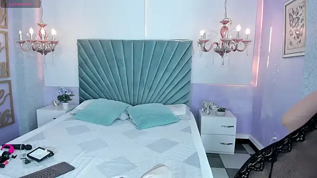 Aitana Hilton  online show from 09/16/25, 11:55