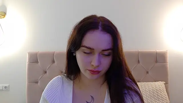 Snapshot of Lilliana_Moon chatting on 01/19/25, 08:39 Lilliana Moon online show from 01/19/25, 08:39