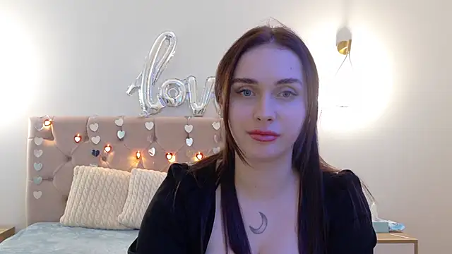 Snapshot of Lilliana_Moon chatting on 02/07/25, 12:28 Lilliana Moon online show from 02/07/25, 12:28