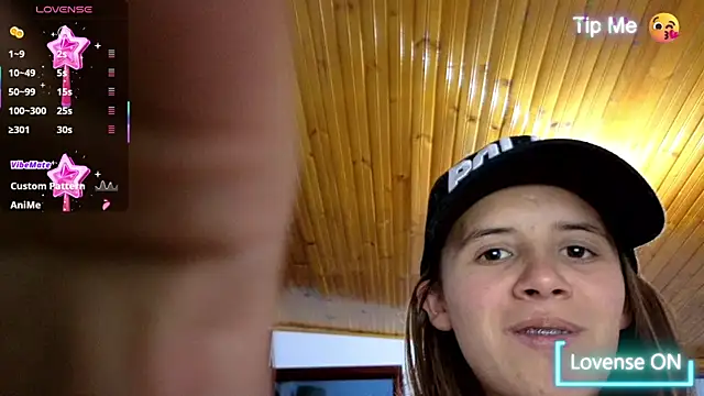 Snapshot of SexLaura_ chatting on 01/28/25, 11:17 SexLaura online show from 01/28/25, 11:17