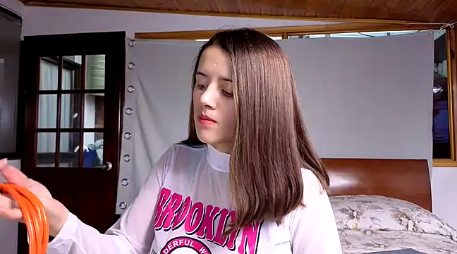 Snapshot of SexLaura_ chatting on 02/12/25, 07:45 SexLaura online show from 02/12/25, 07:45