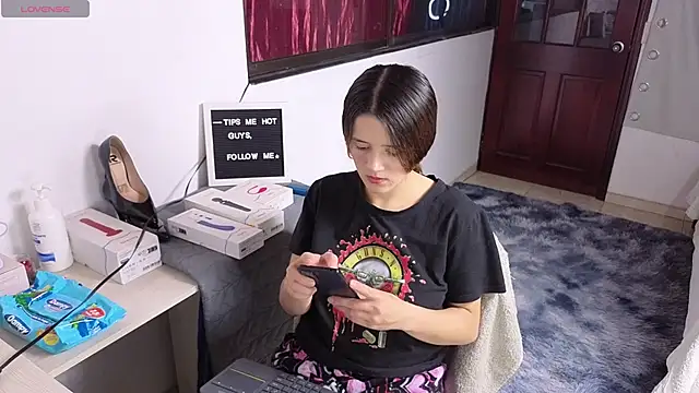 Snapshot of SexLaura_ chatting on 03/03/25, 11:35 SexLaura online show from 03/03/25, 11:35