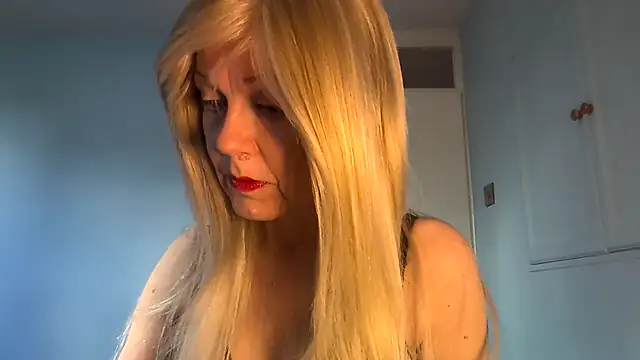 petina online show from 11/08/25, 12:27