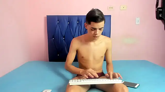 Latinos 2001 online show from 10/10/25, 05:56