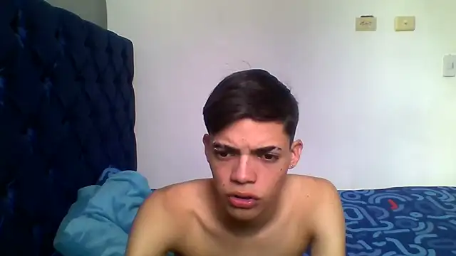 Latinos 2001 online show from 05/06/26, 01:49