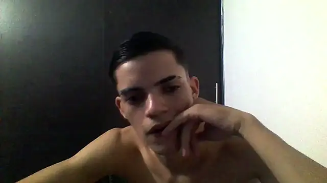 Latinos 2001 online show from 05/09/26, 03:45