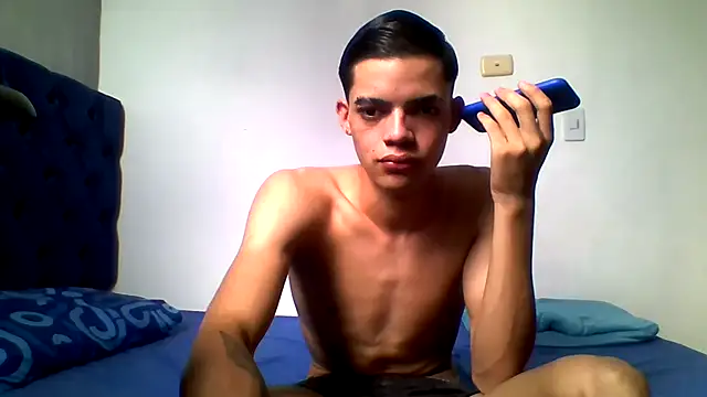Latinos 2001 online show from 06/01/26, 04:09