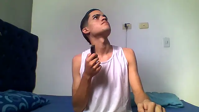Latinos 2001 online show from 06/17/26, 01:34