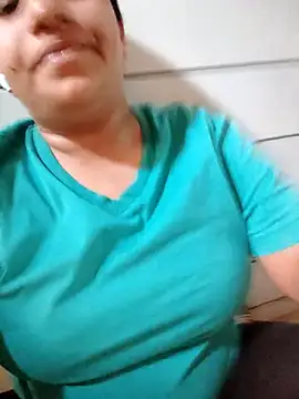 Snapshot of Mumbaigirl17 chatting on 11/09/25, 08:23 Mumbaigirl17 online show from 11/09/25, 08:23