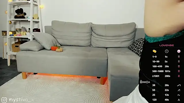 Snapshot of EliyaX chatting on 10/14/25, 04:41 EliyaX online show from 10/14/25, 04:41