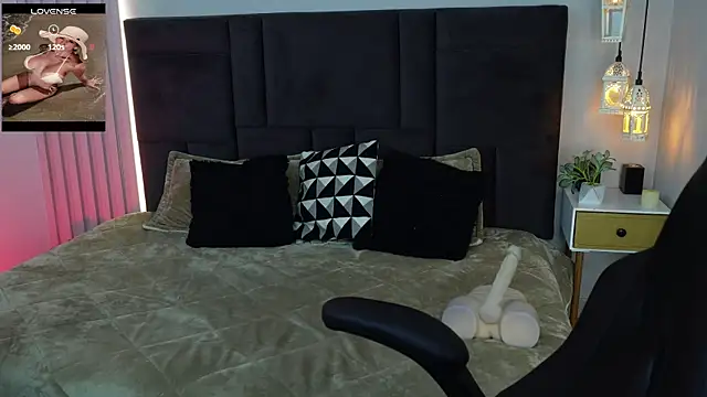 AtheneaRusell online show from 10/26/25, 09:10