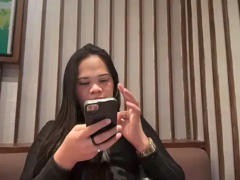 Snapshot of SophiaCourthaway chatting on 05/14/26, 12:56 SophiaCourthaway online show from 05/14/26, 12:56