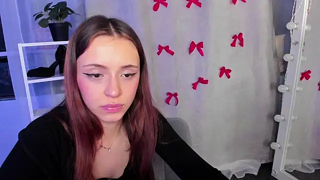 Snapshot of Sahara_Shields chatting on 01/28/25, 01:27 Sahara Shields online show from 01/28/25, 01:27