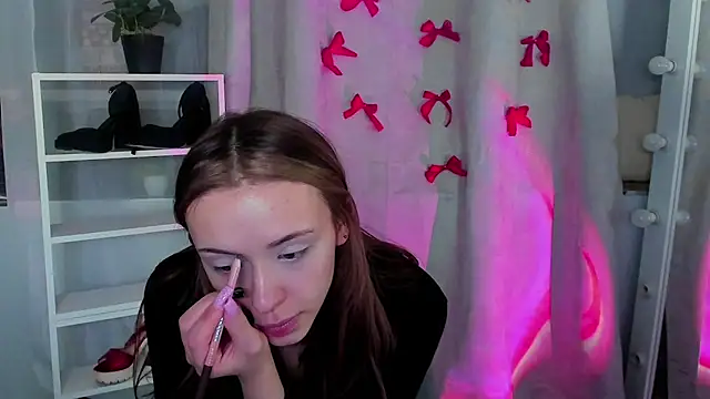 Snapshot of Sahara_Shields chatting on 02/12/25, 10:24 Sahara Shields online show from 02/12/25, 10:24