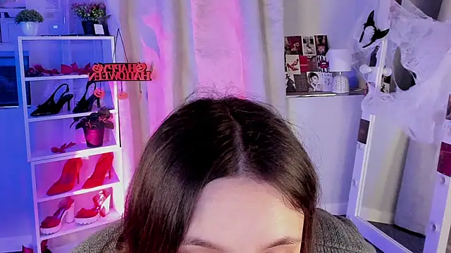 Snapshot of Sahara_Shields chatting on 10/25/25, 10:56 Sahara Shields online show from 10/25/25, 10:56