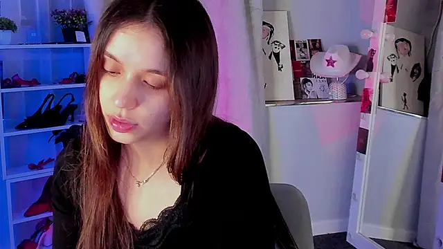 Snapshot of Sahara_Shields chatting on 11/13/25, 08:46 Sahara Shields online show from 11/13/25, 08:46