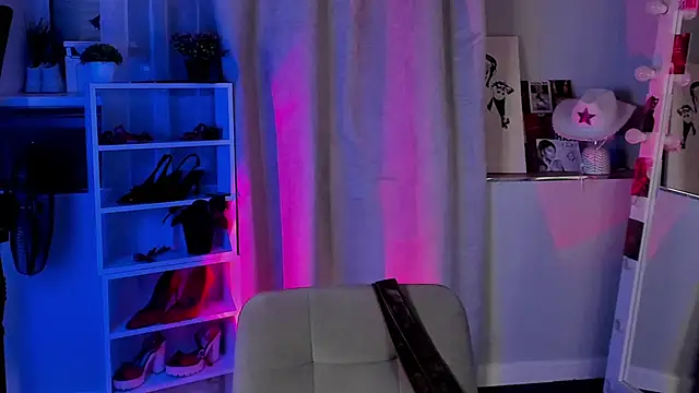 Snapshot of Sahara_Shields chatting on 11/14/25, 10:03 Sahara Shields online show from 11/14/25, 10:03