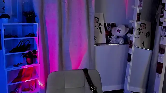 Snapshot of Sahara_Shields chatting on 11/15/25, 10:12 Sahara Shields online show from 11/15/25, 10:12